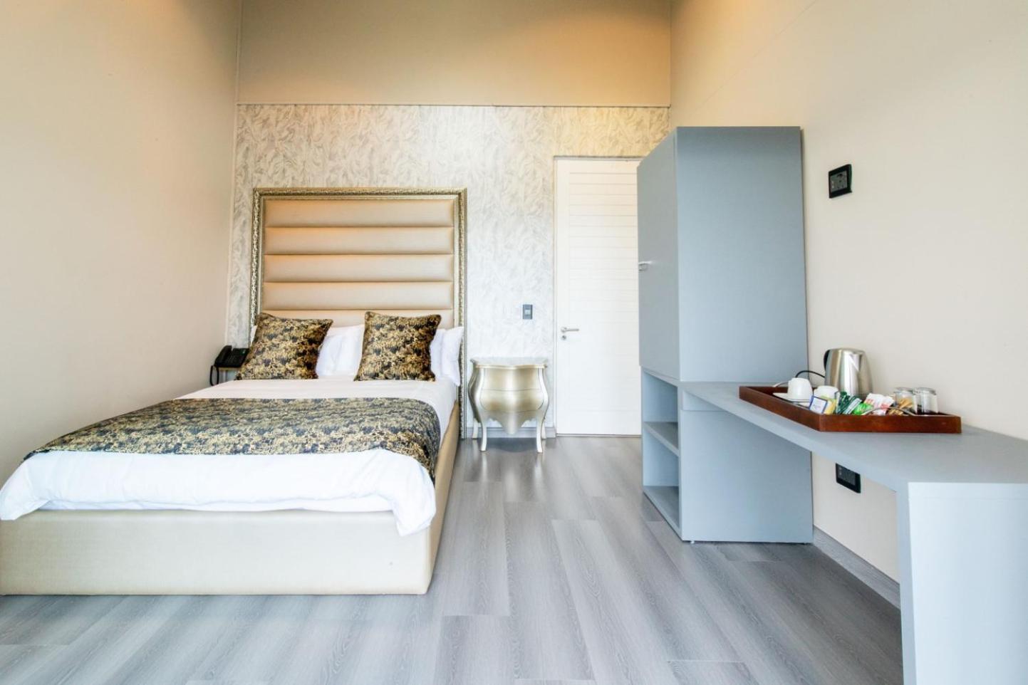 Dolphin Bay Boutique Hotel And Spa Port Elizabeth Esterno foto